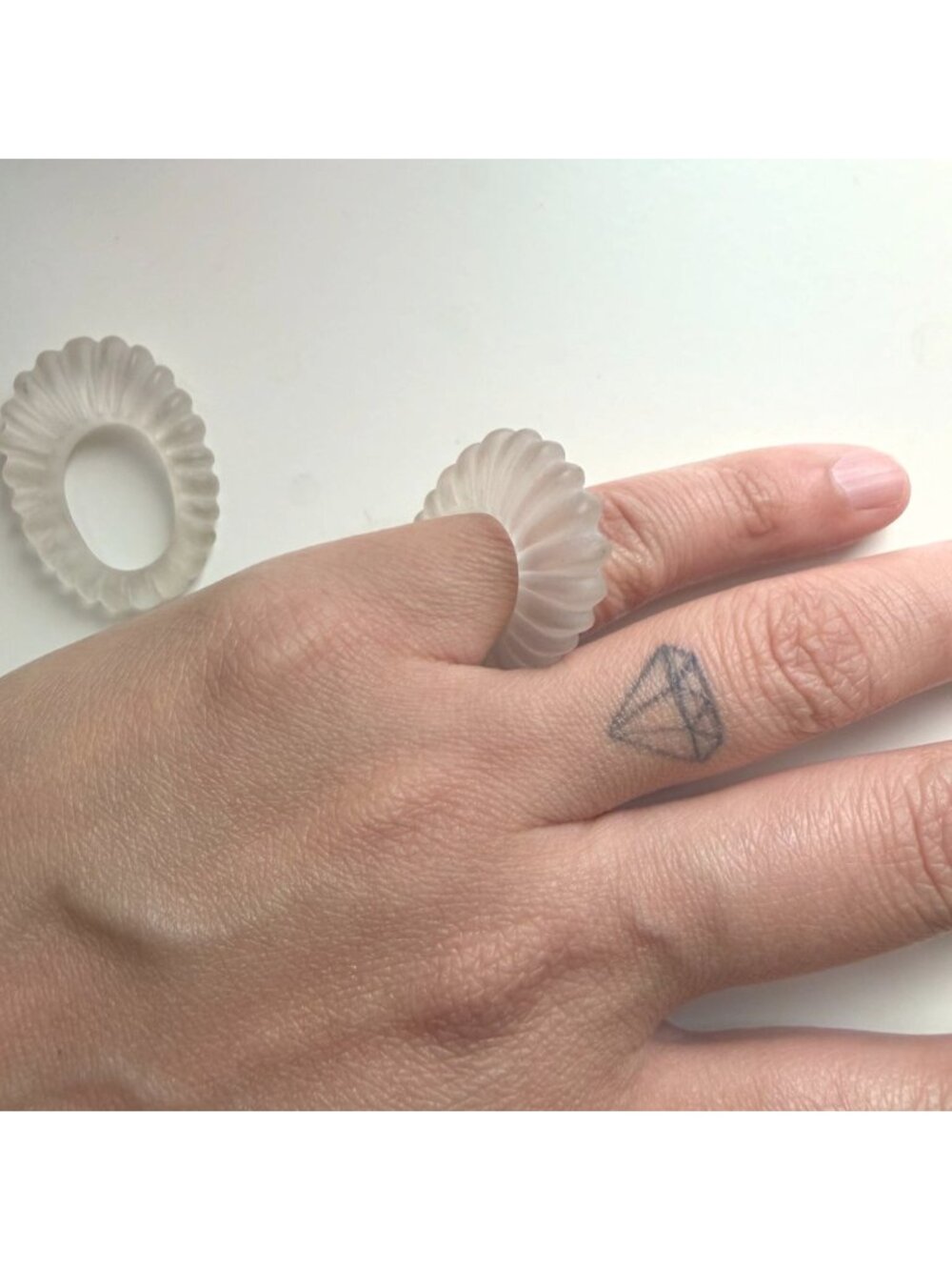 Frosted Glass or Stone Scalloped Oval Ring Size 5 - Picture 2 of 5